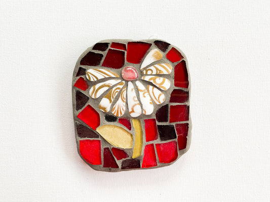 Mini Mosaic Flower – White & Gilt Daisy on Red Background